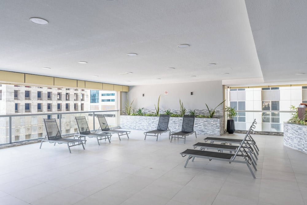 Upgraded 1BR in Marina - Calming Views
