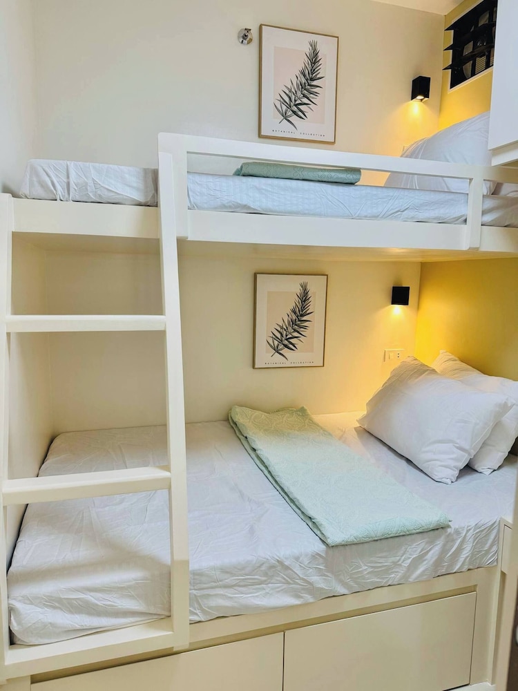Stylish Condo Room in Iloilo City With Shared Pool