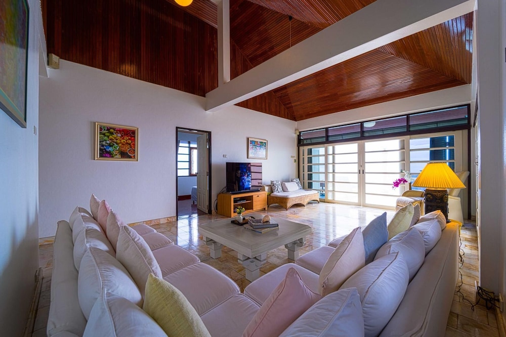 Oceanfront 6 Bedroom Twin Villas OV6