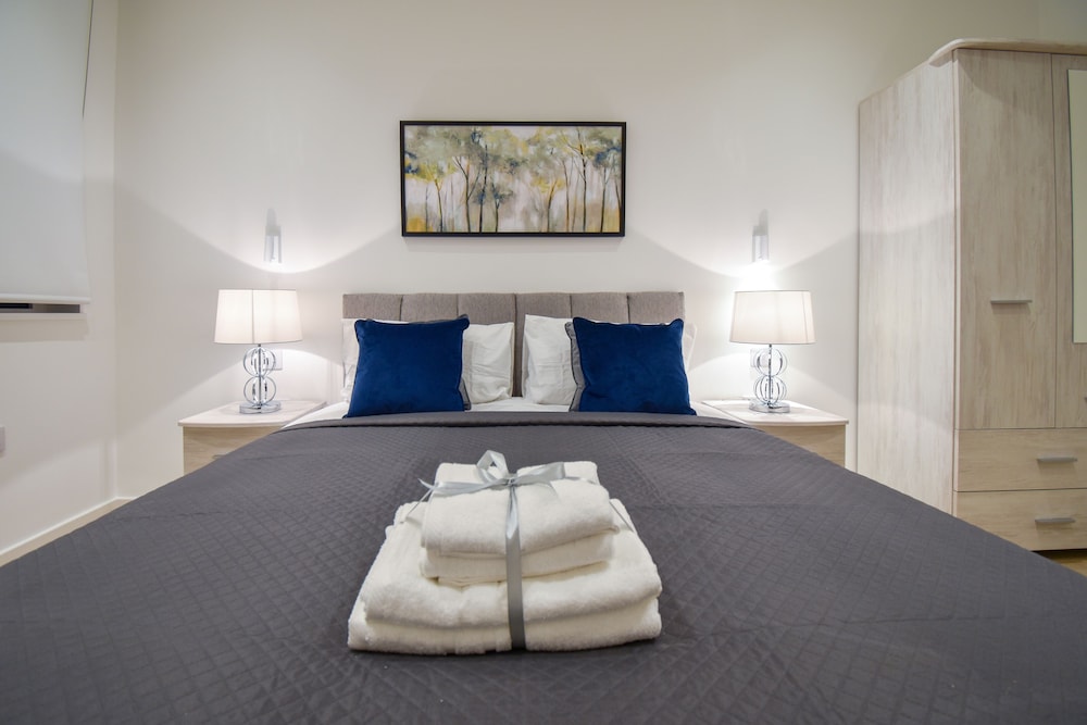 Silbury MK City Apartment With Parking view 5