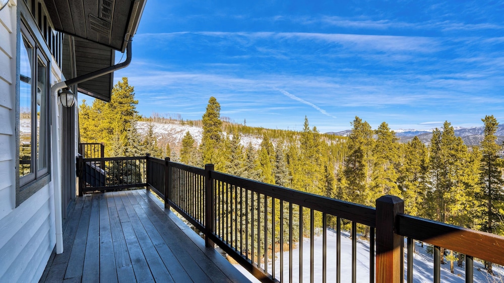 Skate Bowl, Hot Tub & Game Room Breckenridge Adventure Chalet by Avantstay