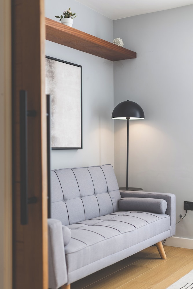 Beautiful Flat in Acton