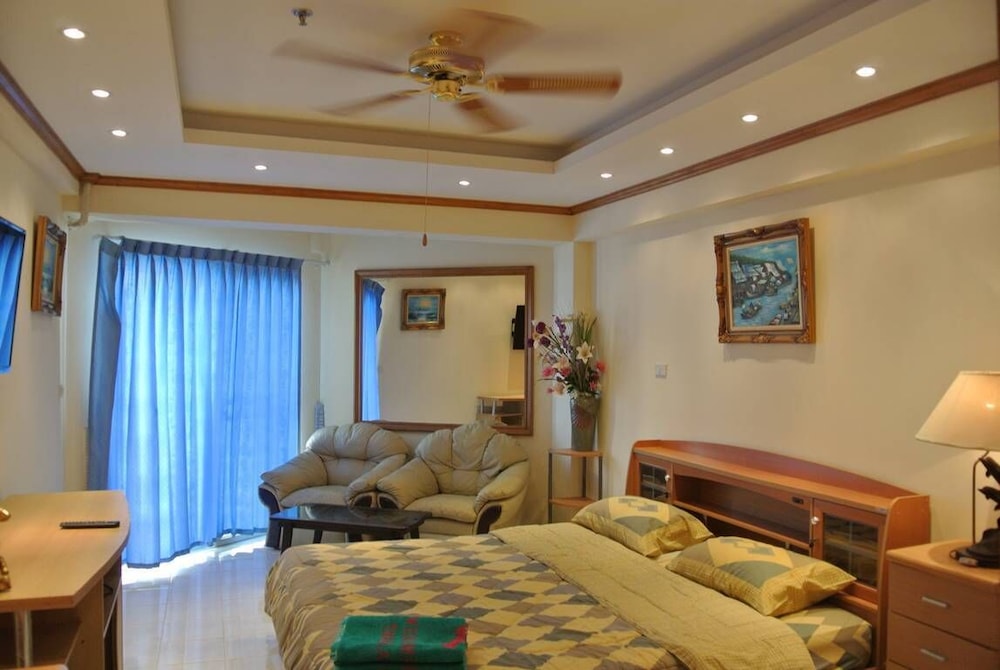 Jomtien Beach Condominium A2 F13 R4 view 4