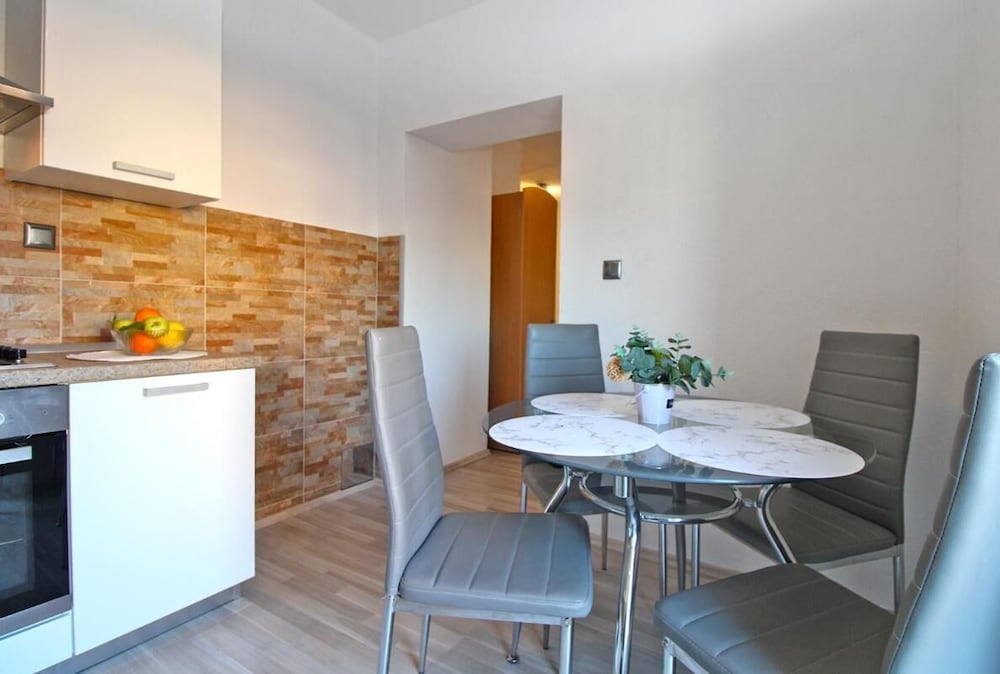 Spacious Apartment With Terrace and BBQ