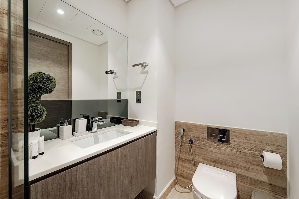 Excellent 2BR at Sterling Business Bay