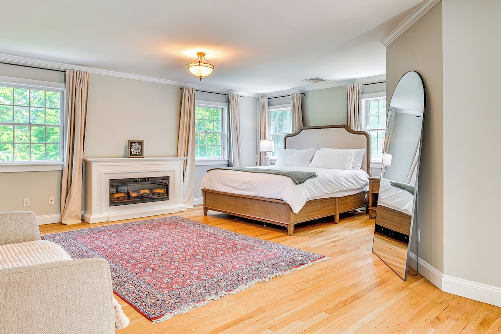 Serene Hudson Valley Escape w/ Pool & Grill