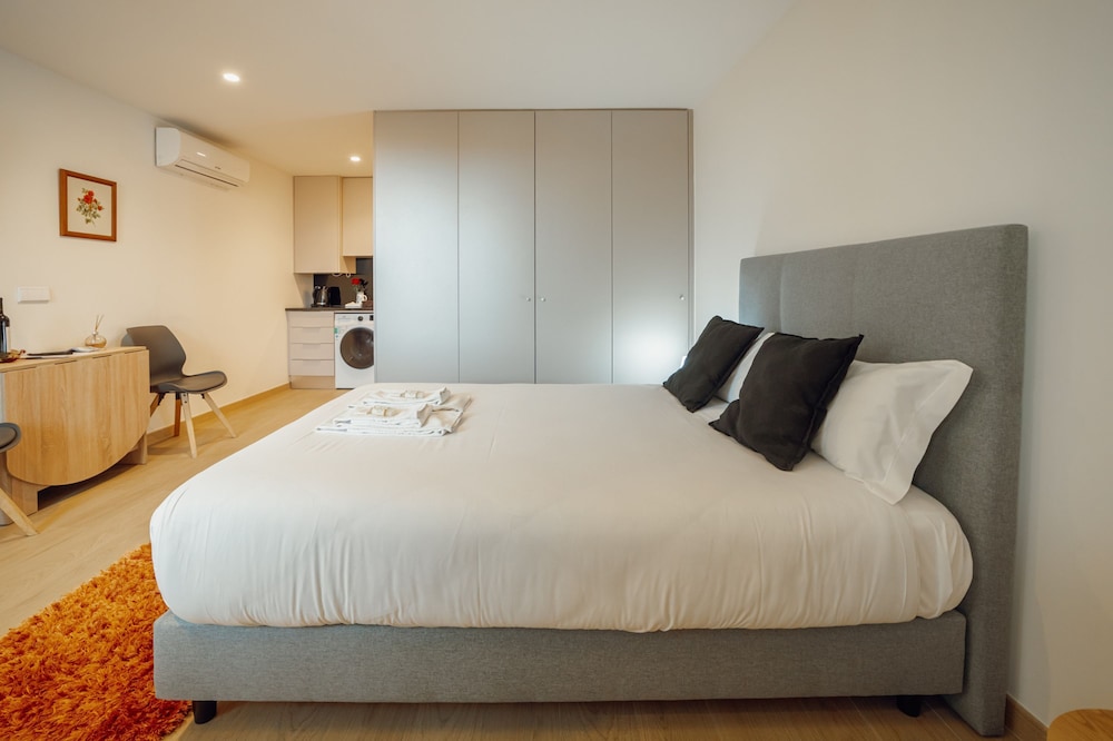 Carmo Residence Porto - S Antonio by Vacationy