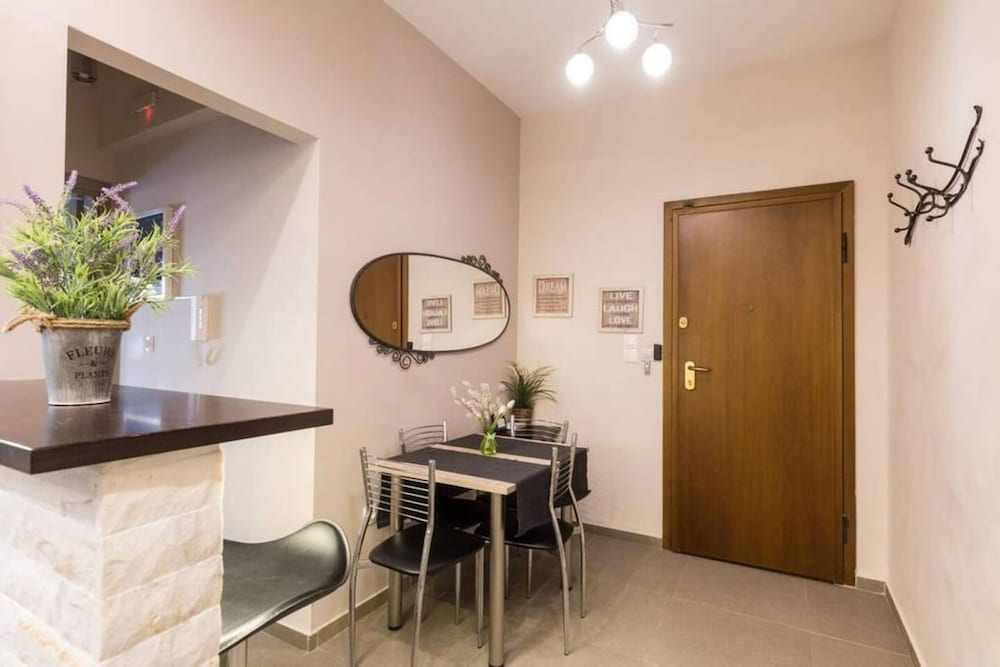 Cozy Apartment for 4 Persons at Thiseio Cozy Apartment for 4 Near Acropolis at Thissio