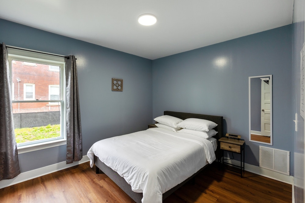 Comfy 3br Flat Close To The Falls 3 Bedroom Apts