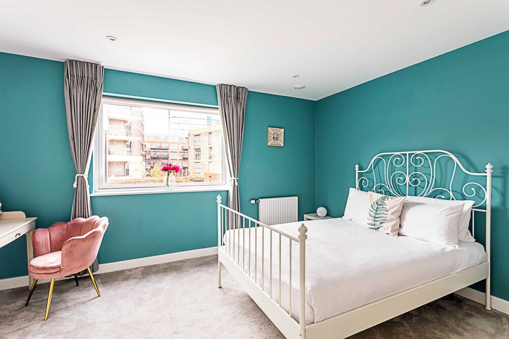 Quiet and Spacious Four Bedroom House
