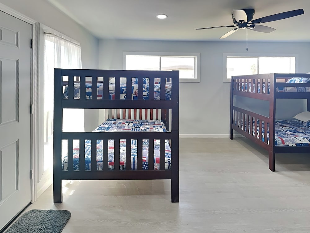 Surfside Casa de Playa by Ryson Vacation Rentals