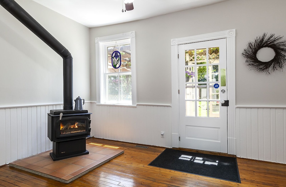 Rocklyn Inn Bed & Breakfast