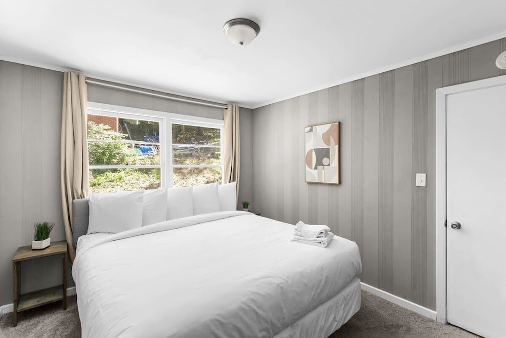 Broadmoor Bungalow - Both Units