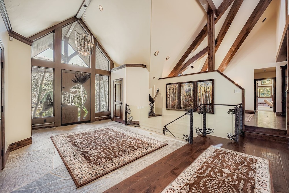 Fairway Drive Retreat 6 Bedroom Home