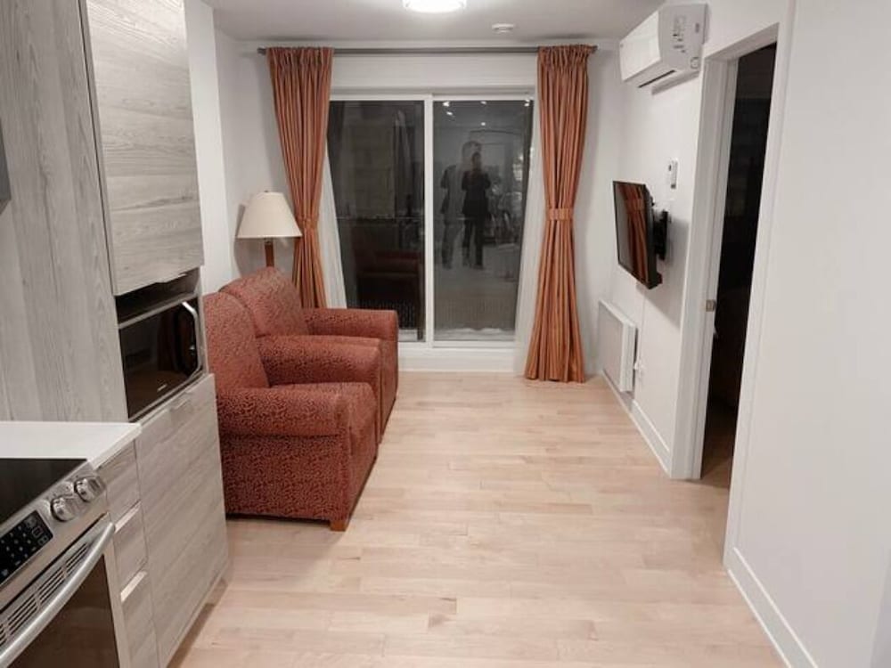 2001 Av. Beaconsfield