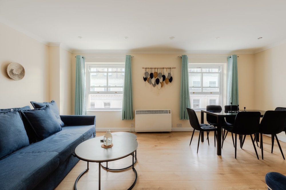 Comfy Apartments in Queensway