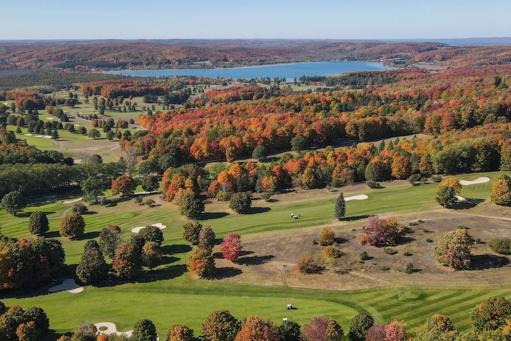 Boyne Mtn Retreat w/ Hot Tub + Shuttle to Resort!