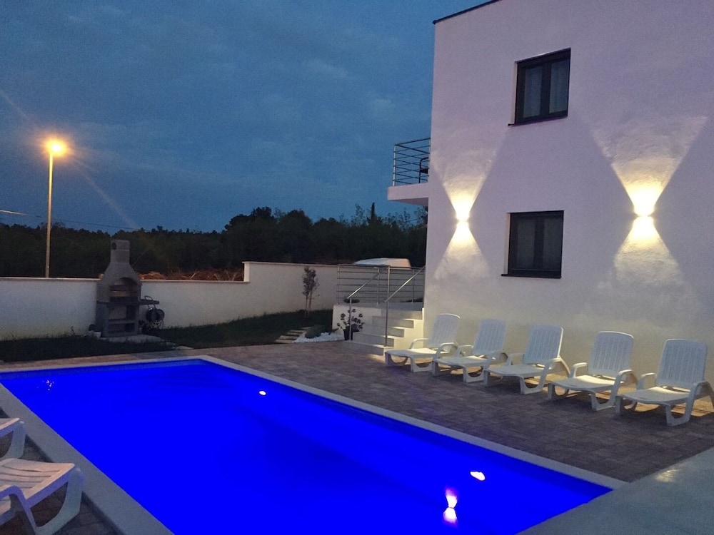 Noel - With Private Pool - A2-prvi kat