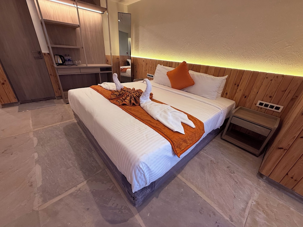 Ikonic Hotel - Bhushi Dam Lonavala