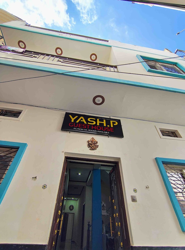 Yash Paying Guest House