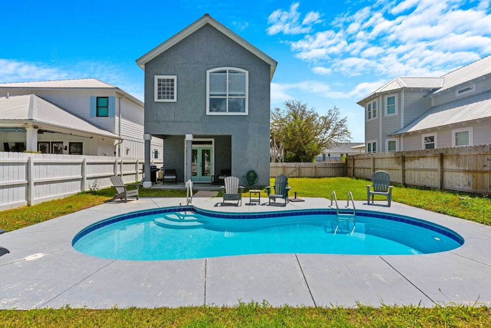 Walk to Santa Rosa Beach Private Pool, Balcony, and Coastal Views