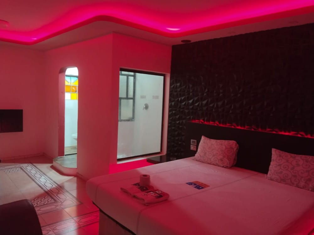 AUTO HOTEL CONSTELACION