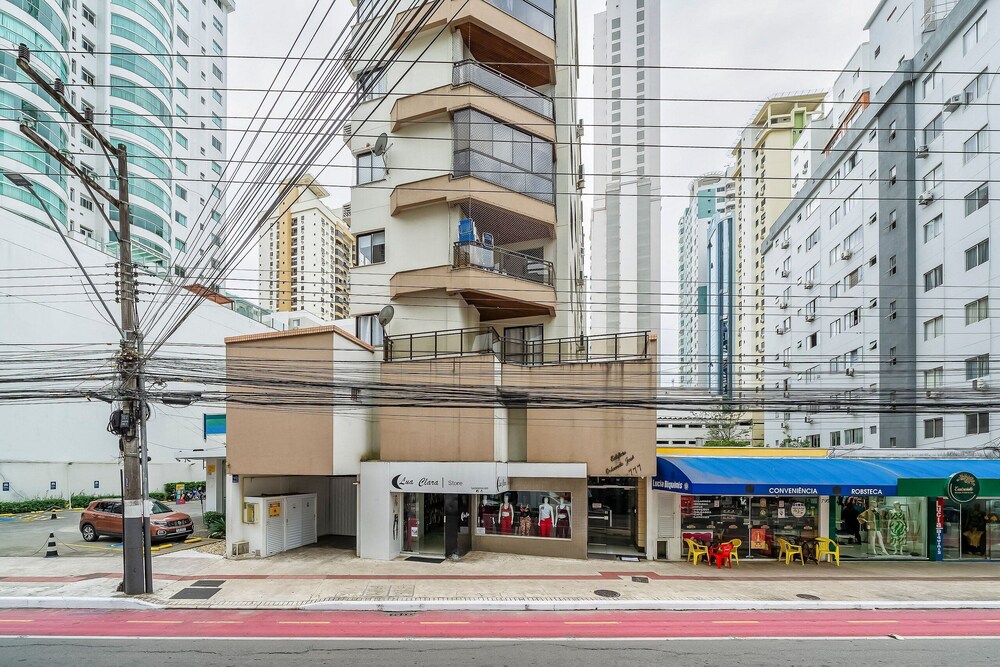 Apartment w Balcony 250m From Praia Central Erj101