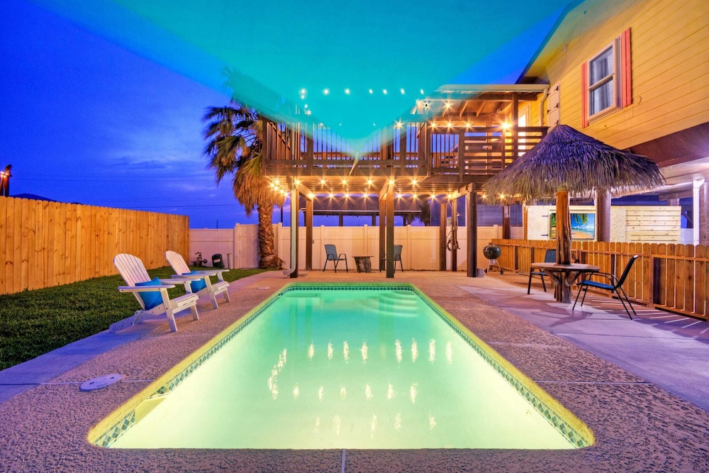 Private Pool, Yard, Deck, by the Nature Preserve! Tipsy Flipper by Avantstay