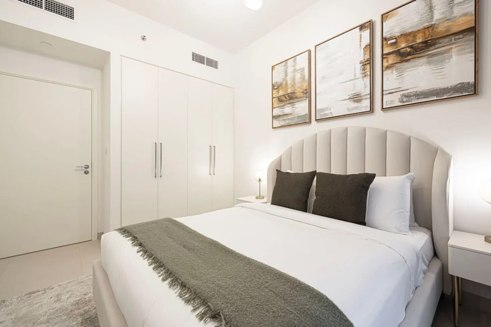 Burj Crown Lux Apartment by Dubai Mall