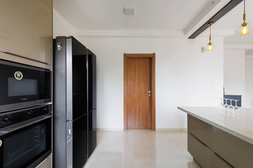 Skyline Haven by Red Olive4bhk30mins Airport