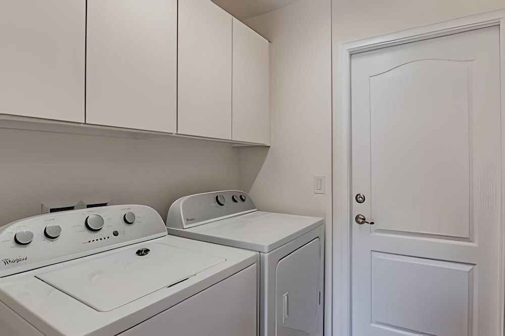 Solterra 6br, 4 Ensuites, Pool & Game Room