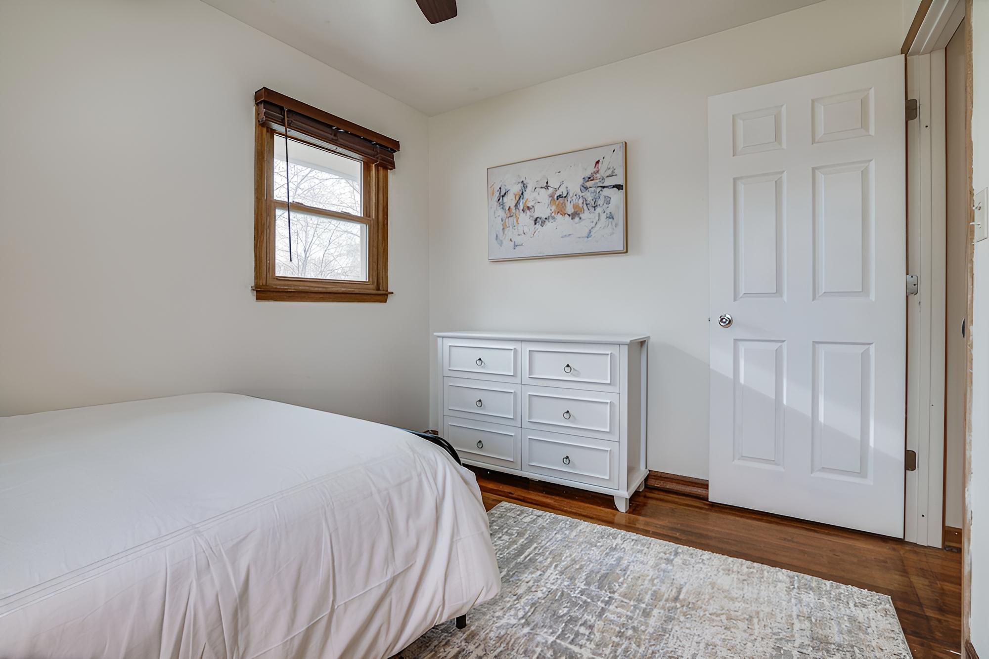 Oakdale Home w/ Deck - 7 Mi to Downtown St Paul! view 3