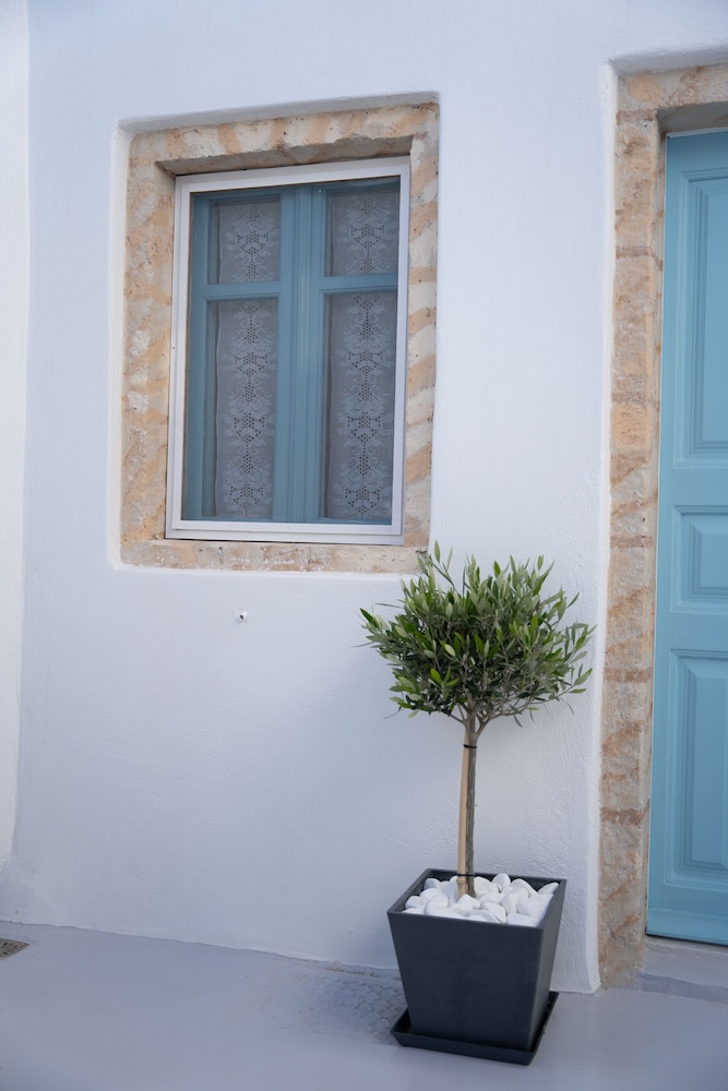 Kalamia Cave House