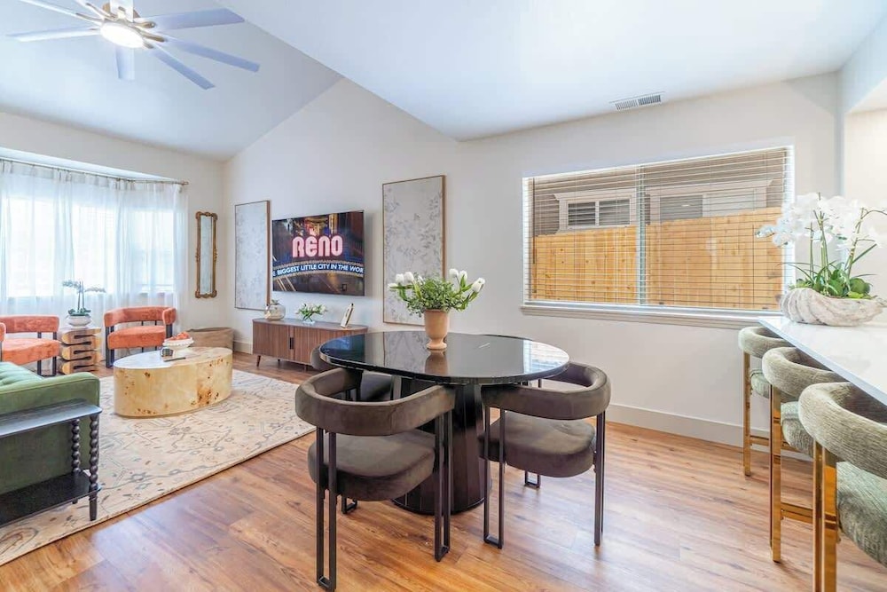 The Deco Retreat - UNR - Pet Friendly