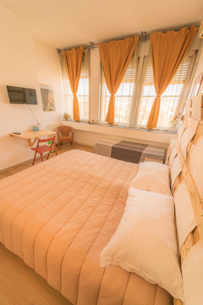 Bed a Catania en Catania — hotel room