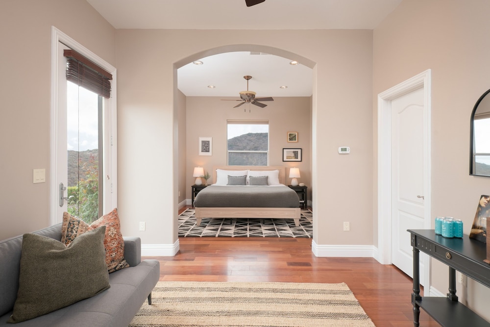 Colina by Avantstay Secluded Mountain Top Oasis w Pool Hot Tub Putting Green
