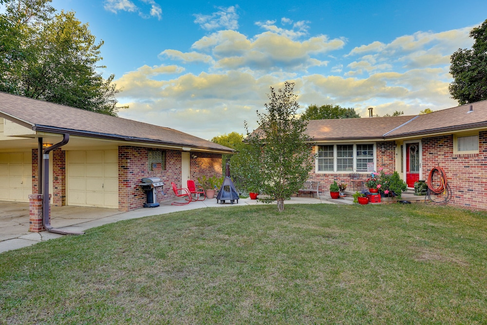 Fort Calhoun Home w/ Screened Porch + Playground! view 4