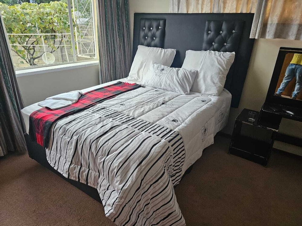 J&M GUEST HOUSE