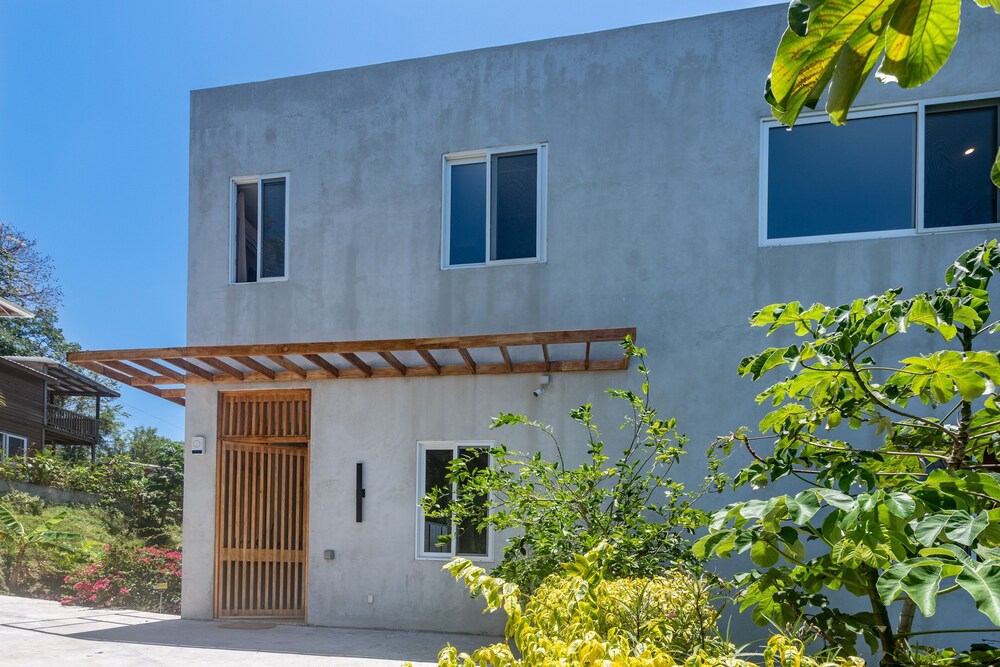 Todo Es Posible 4 Bedroom Home