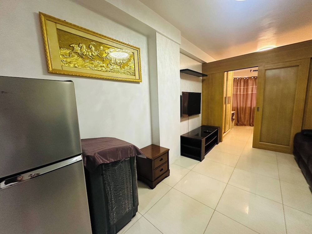 Dainty Pasay City Apartment for Rent - Entire House Front of Mall of Asia