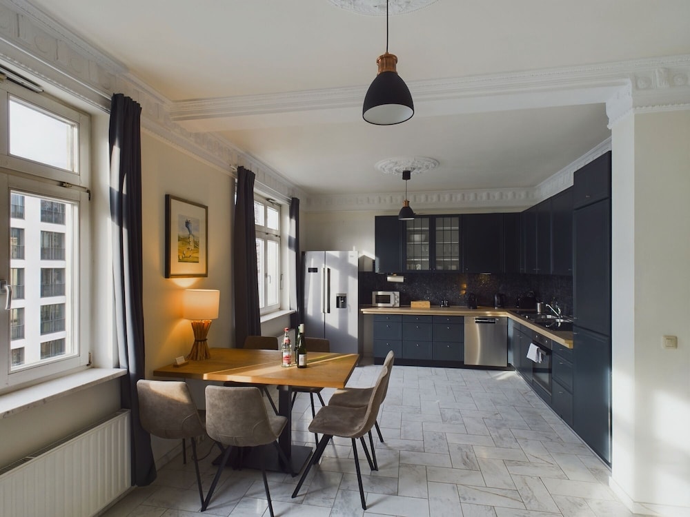 Art Apartments