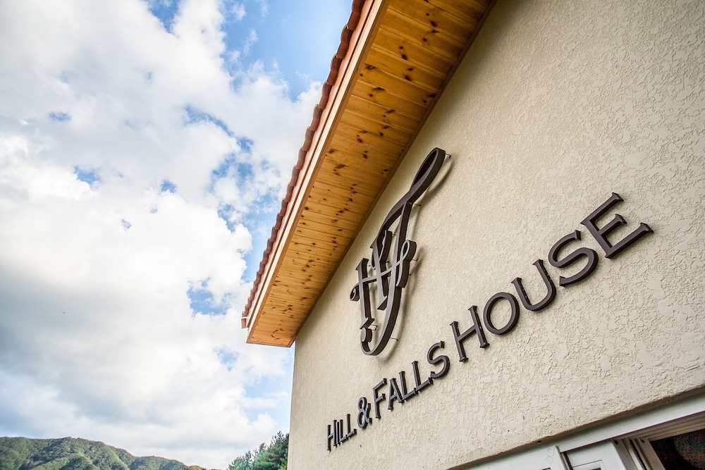 Hill & Falls House