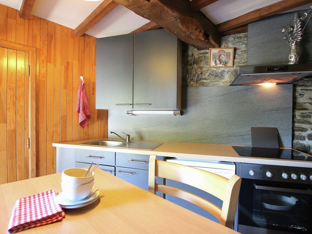 Forest Hideaway, Baillamont view 5