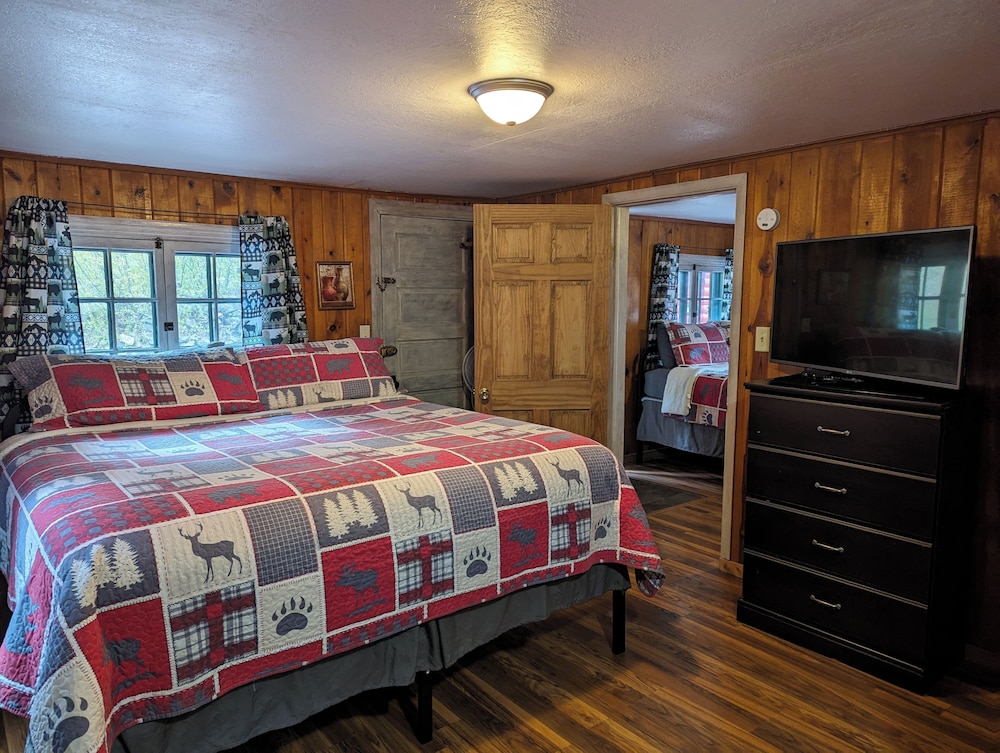 Ponderosa Pines Inn and Cabins