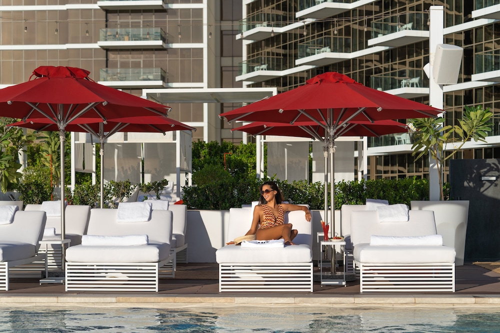 Th8 Palm Dubai Beach Resort, Vignette Collection by IHG