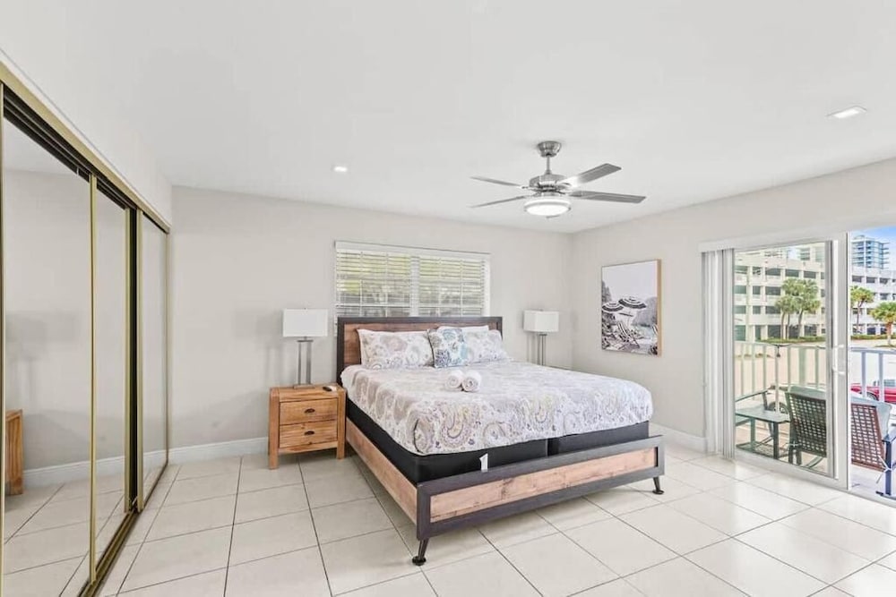 Colonial Manor Condos - Fort Lauderdale