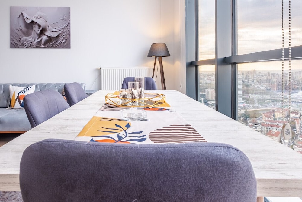 Charming Flat With City View in Atasehir