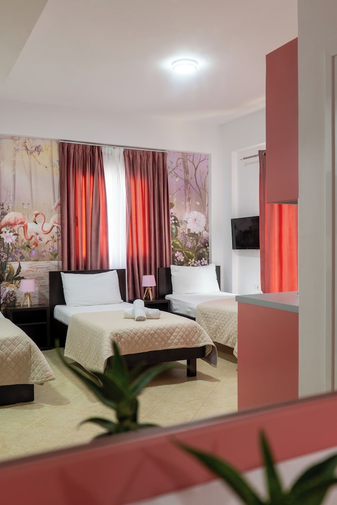 Atlantis Hotel & Apartments