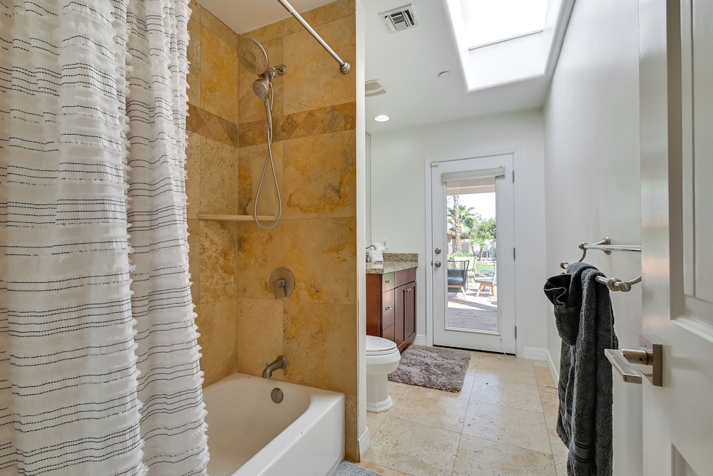 Private Paradise Valley Oasis: Hot Tub, Large Yard