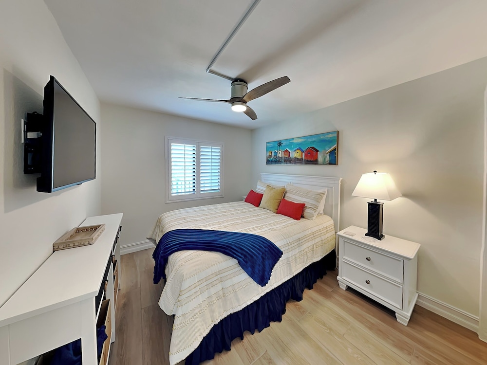 Seaside 4 by Distinctive Beach Rentals